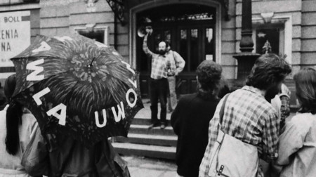 1989 | – demonstracja „Uwolnić Václva Havla” przed Teatr Polskim Bielsko-Cieszyn w Bielsku-Białej. Arch. SPCZS